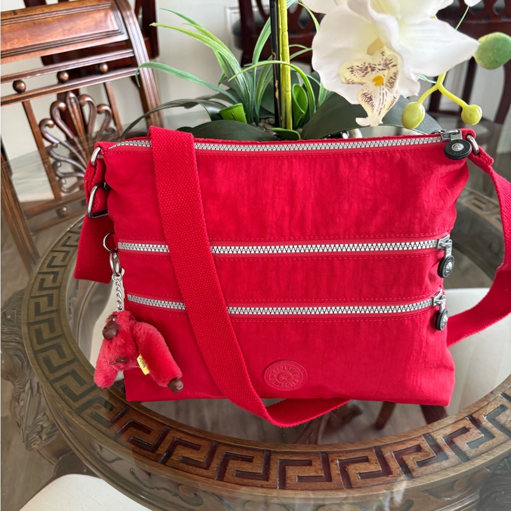 ♥️♥️KIPLING ALVAR MESSENGER/CROSSBODY NYLON BAG IN CHERRY RED!♥️♥️